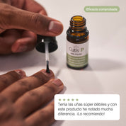 Aplicación esmalte reparador uñas CBD Cutis con resultados visible