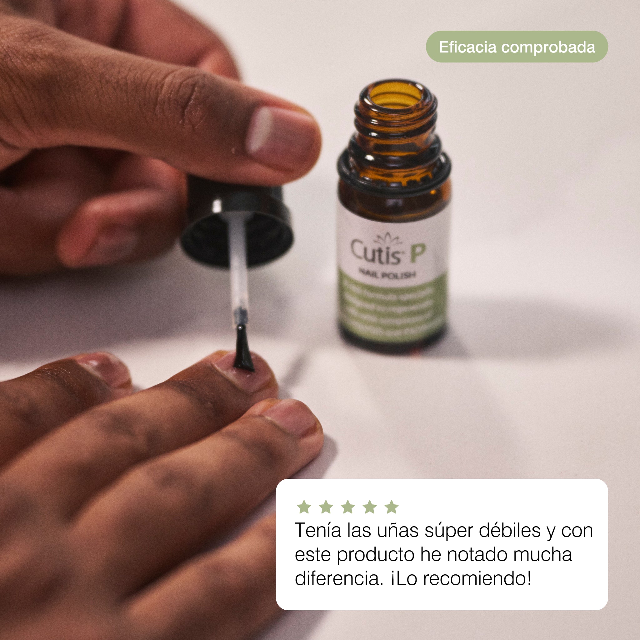 Aplicación esmalte reparador uñas CBD Cutis con resultados visible
